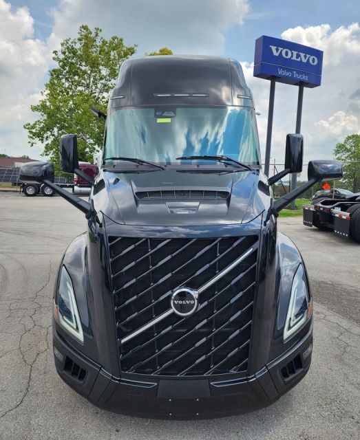 2026 VOLVO VNL64T660