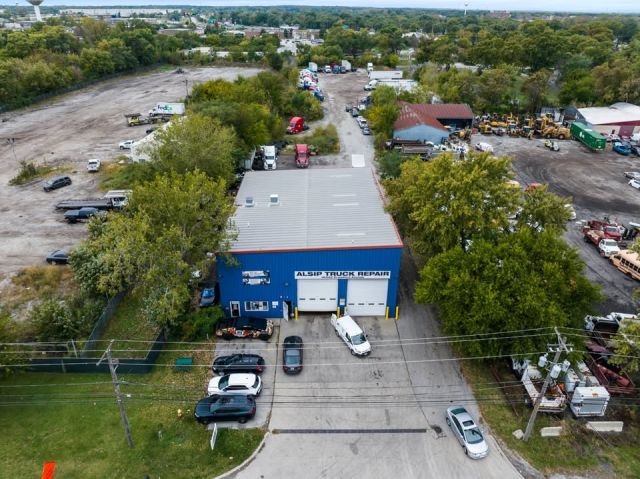 Truck Repair Shop with Truck Parking in Markham IL