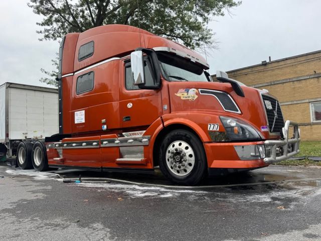 2014  Volvo VNL 780