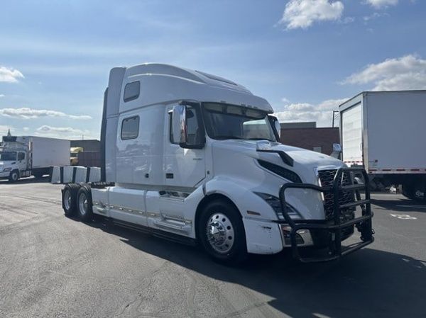 Выставляю на продажу 5 Volvo VNL 860 2021-2023